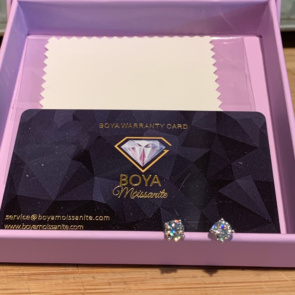 Beautiful 1 cttw Moissanite earrings - Picture 3 of 7